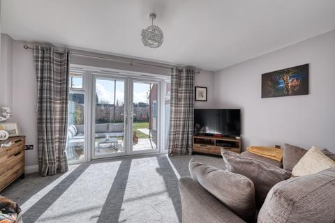 13 Lamberton Close, Hallow, Worcester, WR2 6ND