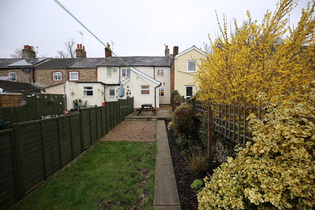 Out Westgate, Bury St. Edmunds 2 bed terraced house £825 pcm (£190 pw)
