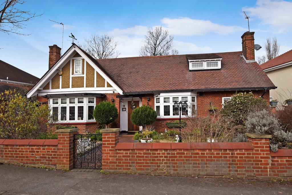 The Avenue, Wanstead 4 bed detached bungalow £1,295,000