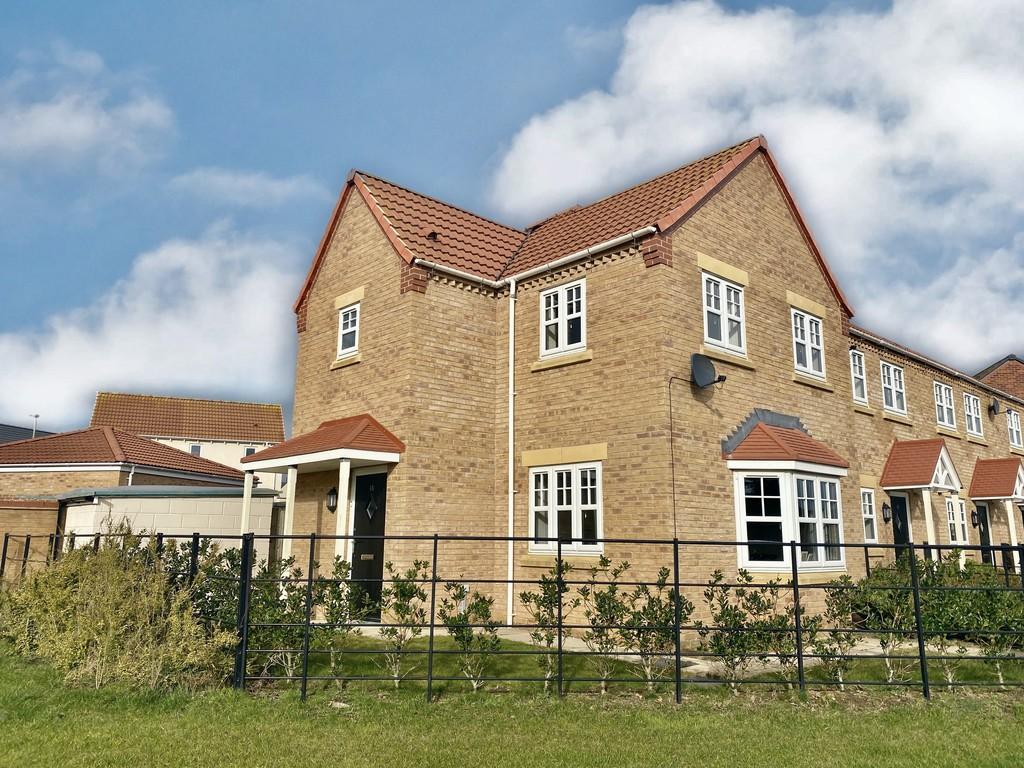 Southfield Grove, Eastfield, Scarborough 3 bed end of terrace house £