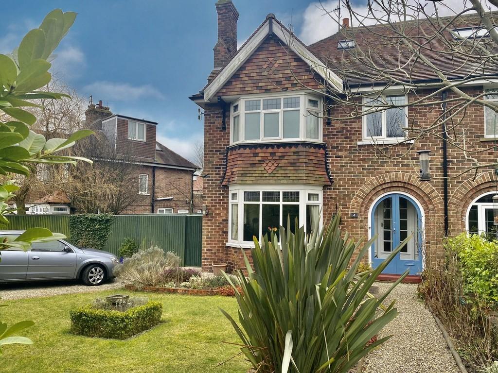 Newlands Park Drive, Scarborough 3 bed semidetached house £260,000