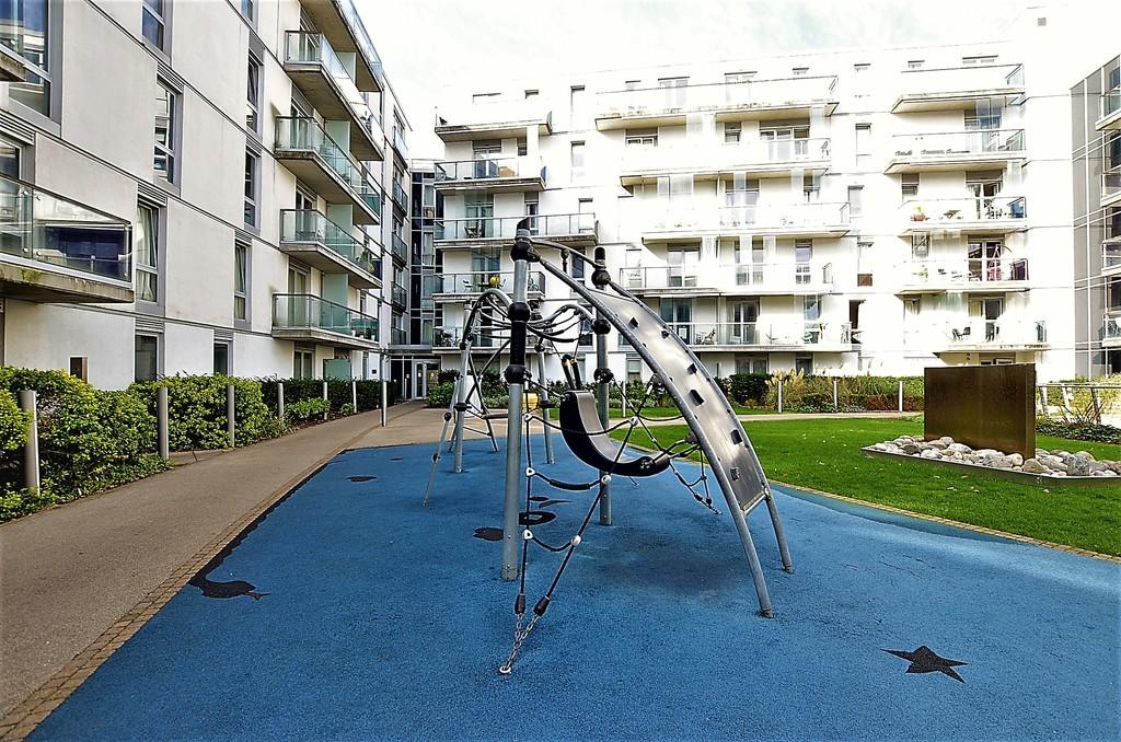 Quadrant Court, Empire Way, Wembley, HA9 0BY Studio £270,000