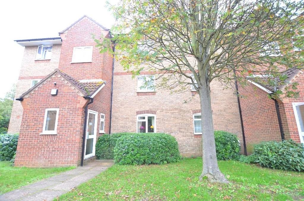 Gainsborough Road, Hayes,UB4 8QG 1 bed apartment £239,000