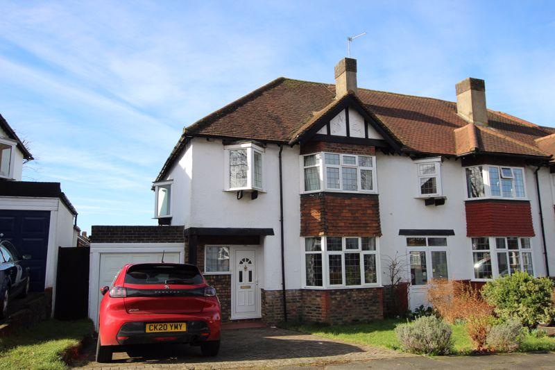 Glenfield Road, Banstead 3 bed semidetached house £2,000 pcm (£462 pw)
