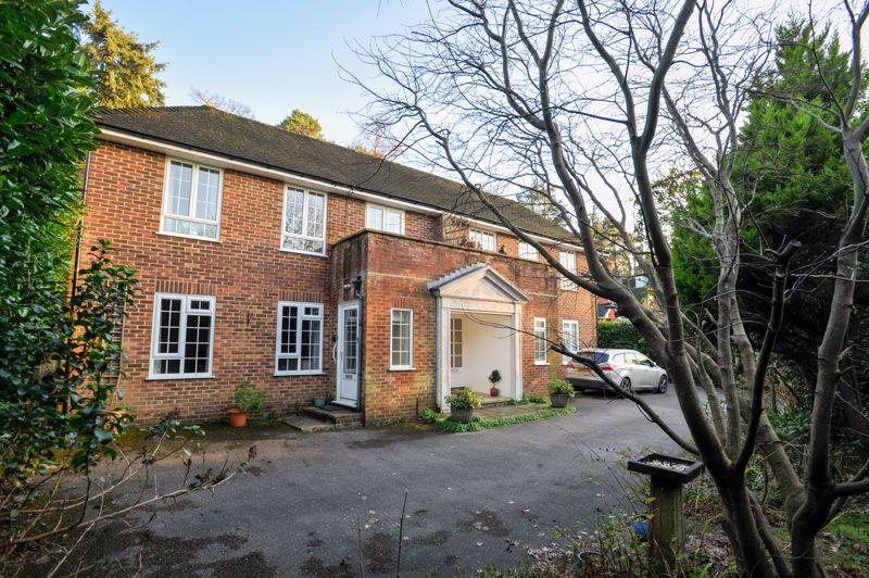 Grayswood Road, Haslemere 2 bed ground floor £1,025 pcm (£