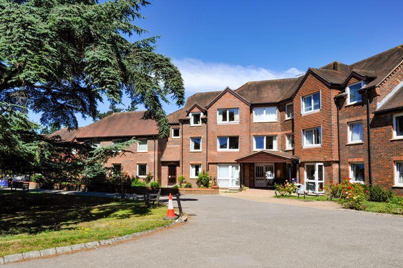 Tanners Lane, Haslemere 1 bed retirement property £795 pcm (£183 pw)
