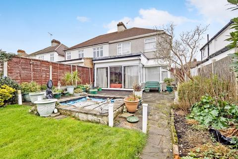 7 Dee Way, Romford, RM1 4XA