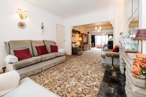 7 Dee Way, Romford, RM1 4XA