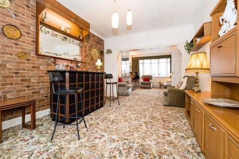 7 Dee Way, Romford, RM1 4XA