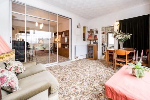 7 Dee Way, Romford, RM1 4XA