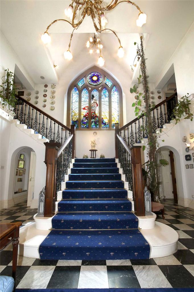 Galleried Staircase