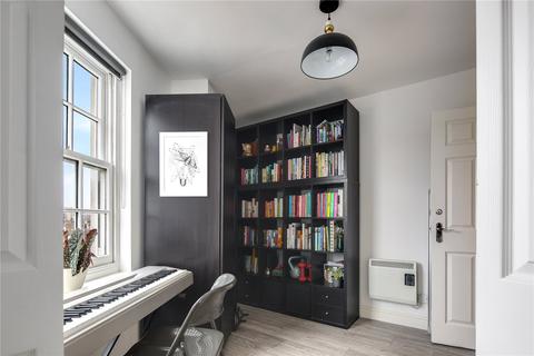 13 Pickering Close, London, E9 7AW