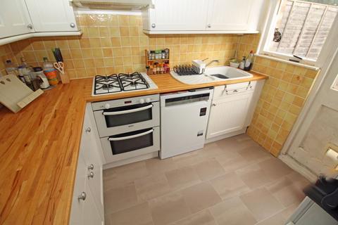 39 Nicola Close, South Croydon, CR2 6NA