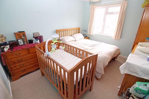 39 Nicola Close, South Croydon, CR2 6NA
