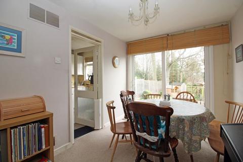 39 Nicola Close, South Croydon, CR2 6NA