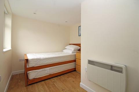 39 Nicola Close, South Croydon, CR2 6NA