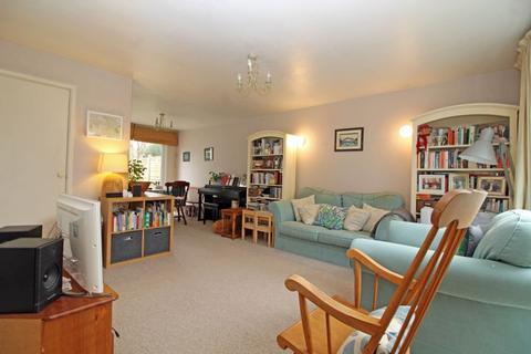 39 Nicola Close, South Croydon, CR2 6NA