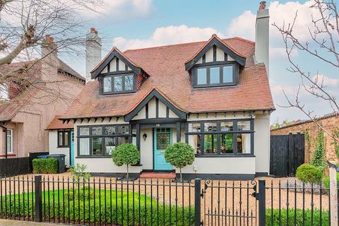38 Connaught Road, New Malden, KT3 3QA