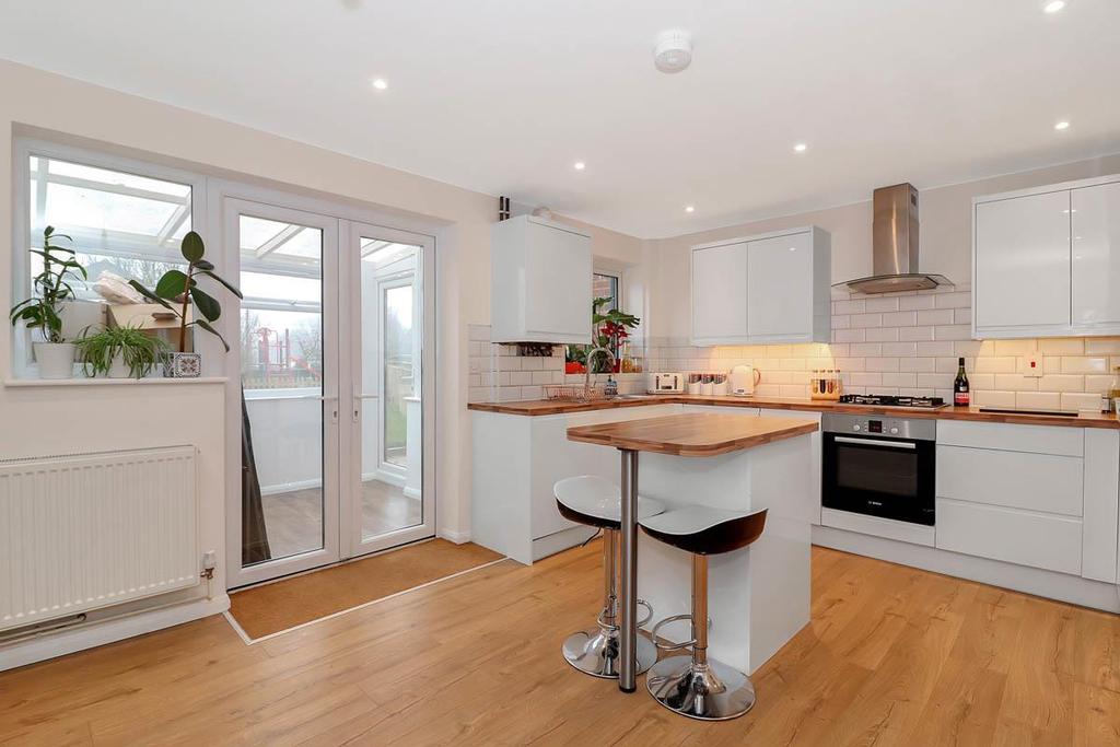 School Lane, Penn Street, Amersham 2 bed house £1,350 pcm (£312 pw)