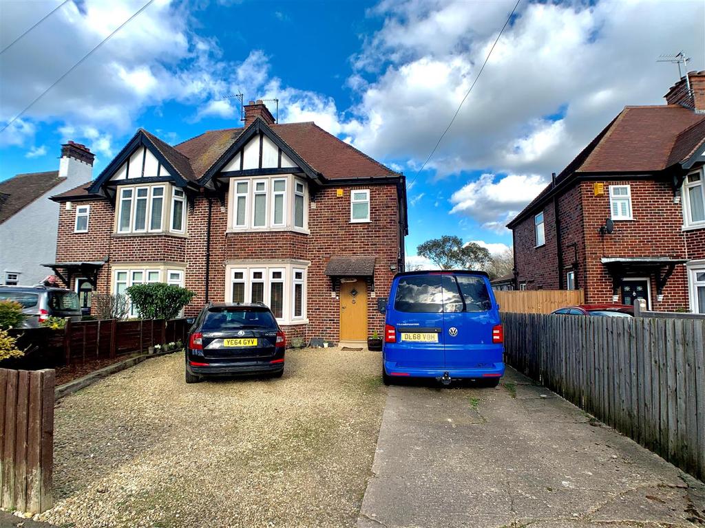 Estcourt Road, Gloucester 3 bed semidetached house £349,950