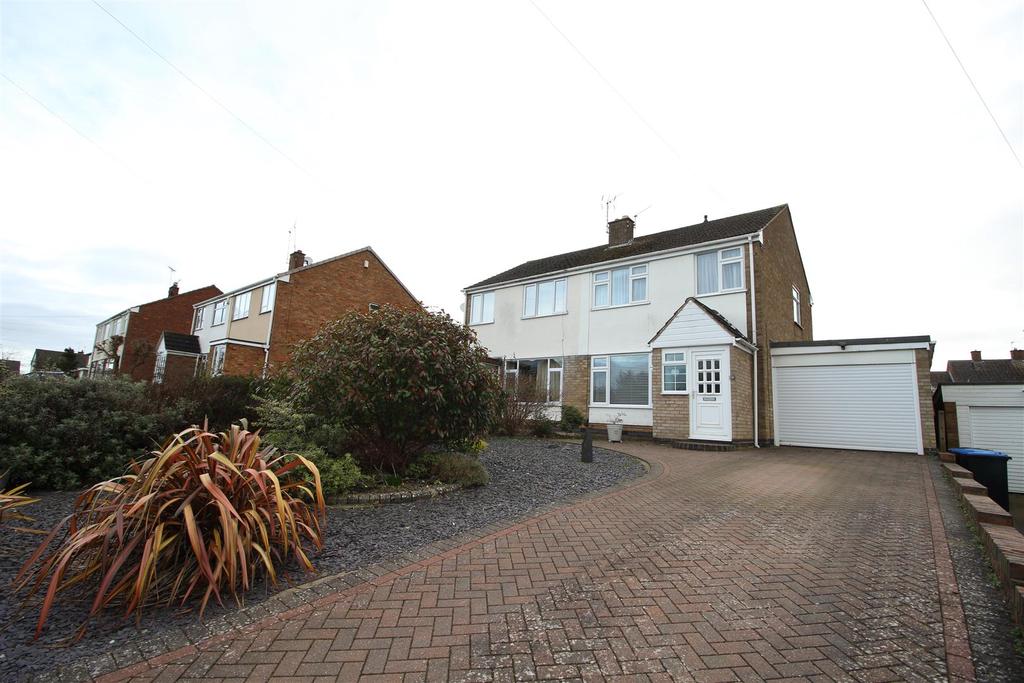Dyson Close, Rugby 3 bed semidetached house £240,000