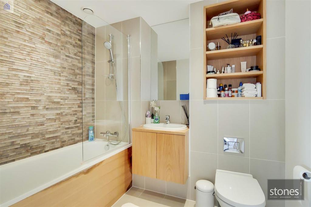3 Main Ensuite-0.jpg