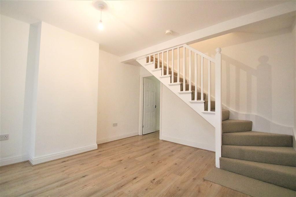 Fawcett Road, Croydon, CR0 2 bed terraced house £1,550 pcm (£358 pw)
