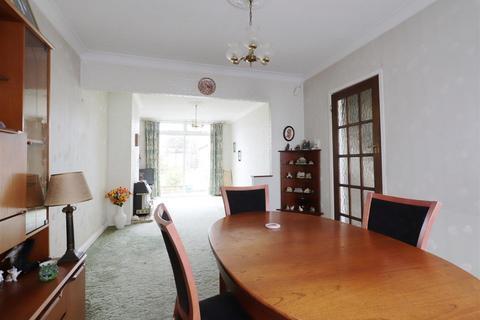 102 Holmsdale Grove, Bexleyheath, DA7 6NY