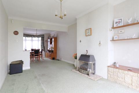102 Holmsdale Grove, Bexleyheath, DA7 6NY