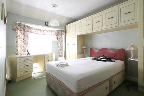 102 Holmsdale Grove, Bexleyheath, DA7 6NY