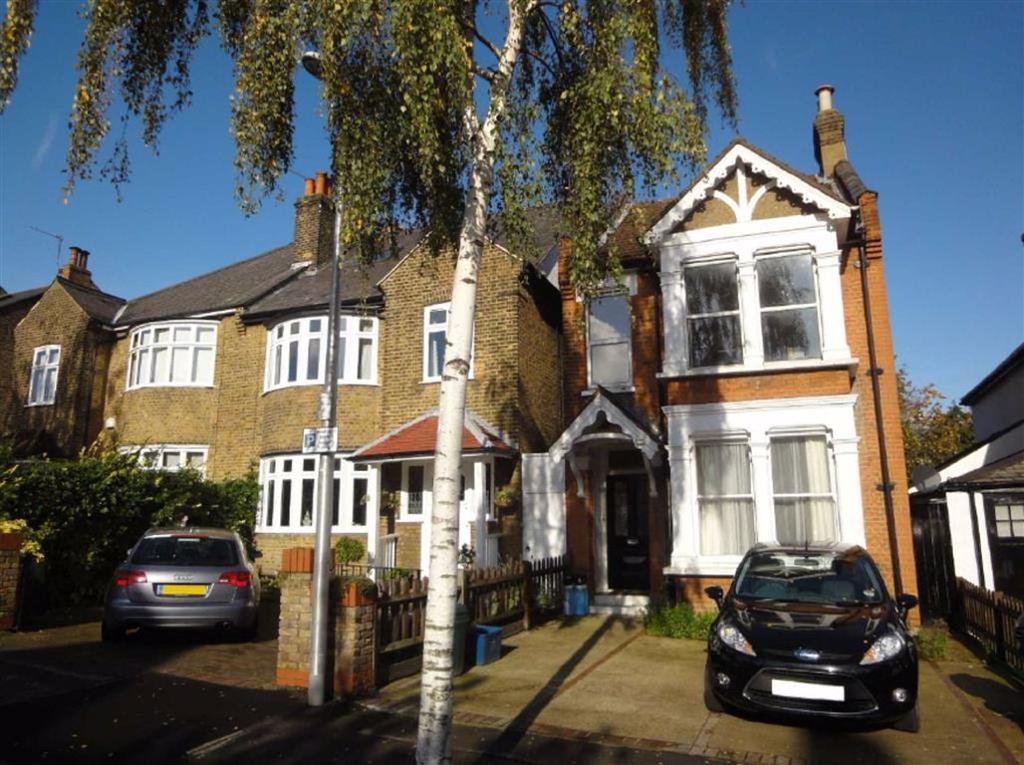 Grove Hill, South Woodford 2 bed flat £1,450 pcm (£335 pw)