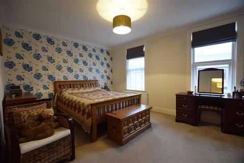 72 Deans Way, Gloucester, GL1 2QD
