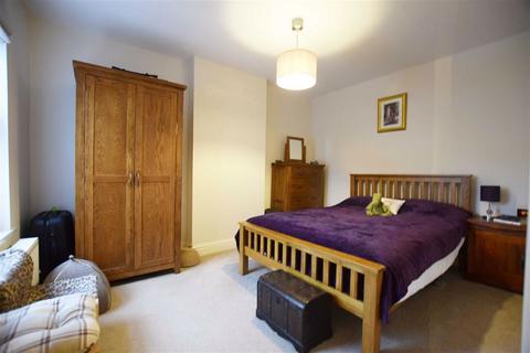72 Deans Way, Gloucester, GL1 2QD