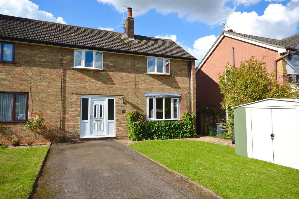 Greetwell Close, Lincoln 4 bed semidetached house £800 pcm (£185 pw)