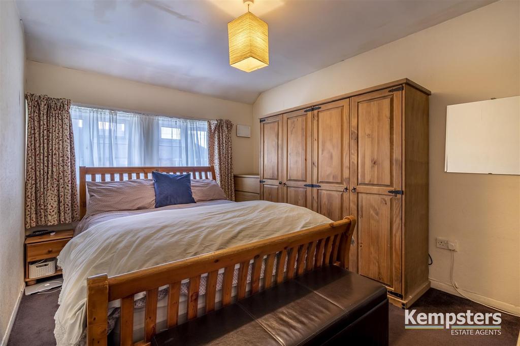 Bedroom 1.jpg