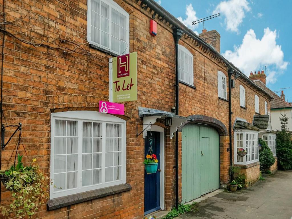 Church Street, Barford 2 bed terraced house £850 pcm (£196 pw)