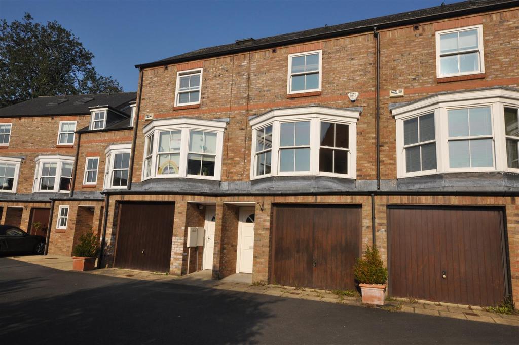 Dewsbury Court, York, YO1... 3 bed townhouse £350,000