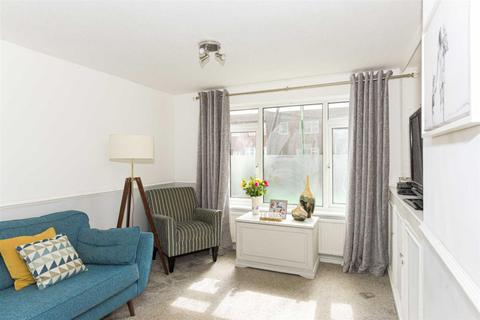 9 Dorset Square, Epsom, KT19 9HX