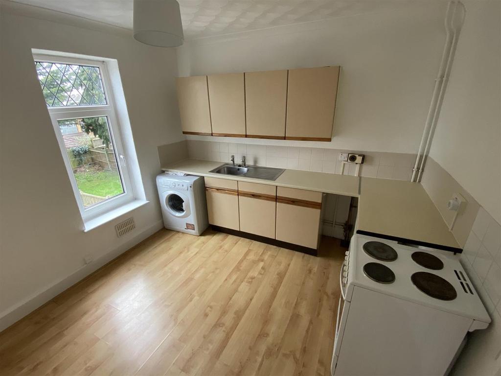Kingswood Road, Gillingham 1 bed flat £725 pcm (£167 pw)