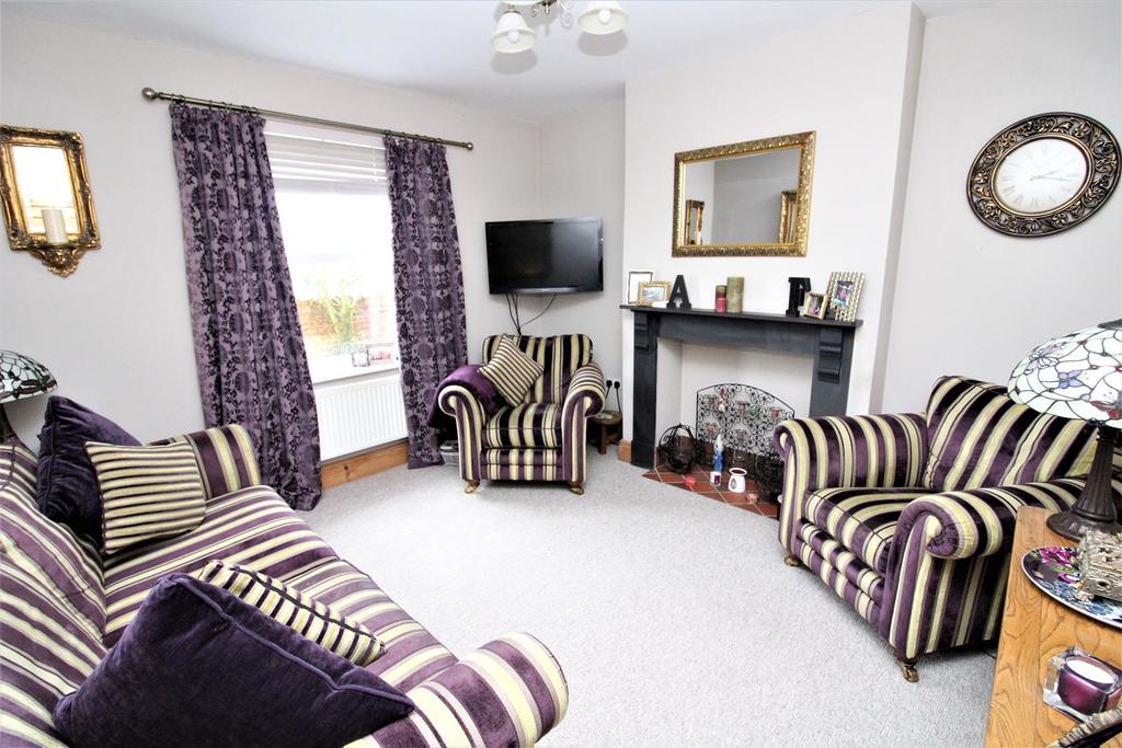 Cymau Lane, Cymau, Wrexham 3 bed semidetached house £220,000