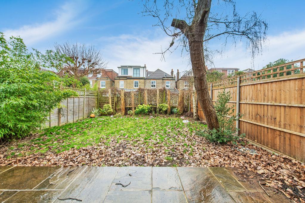 Burlington Avenue, Kew, TW9 2 bed ground floor flat £1,900 pcm (£438 pw)