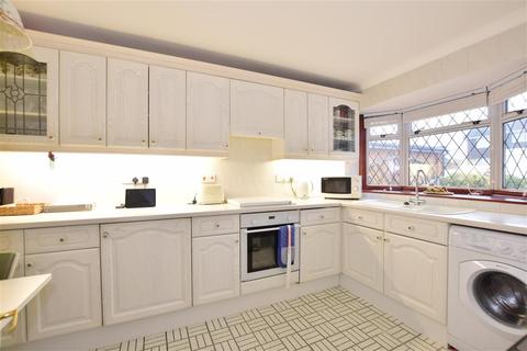 6 Nevill Way, Loughton, IG10 3BG