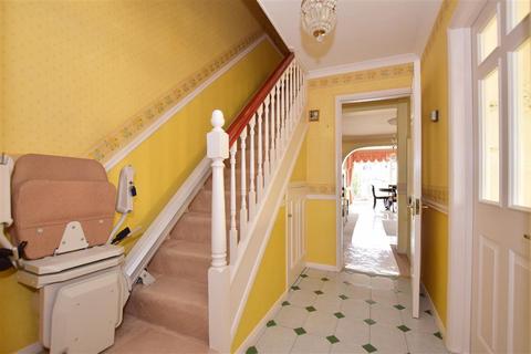 6 Nevill Way, Loughton, IG10 3BG
