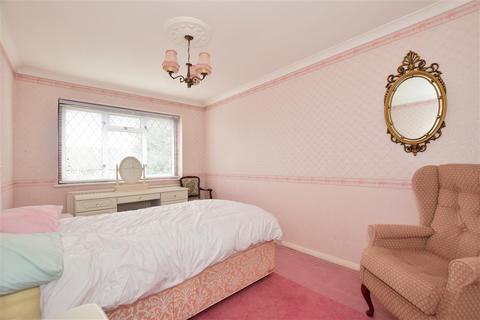 6 Nevill Way, Loughton, IG10 3BG
