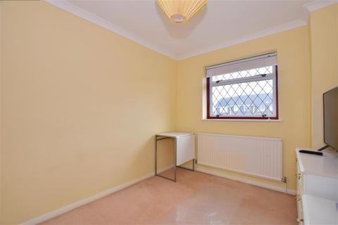 6 Nevill Way, Loughton, IG10 3BG