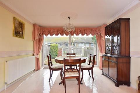 6 Nevill Way, Loughton, IG10 3BG