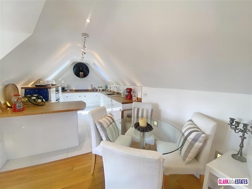 Kitchen diner