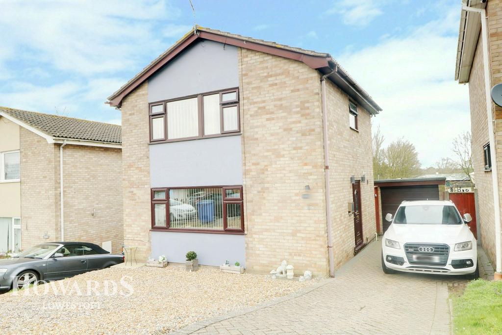 Clarkson Road, Lowestoft 3 bed detached house £230,000