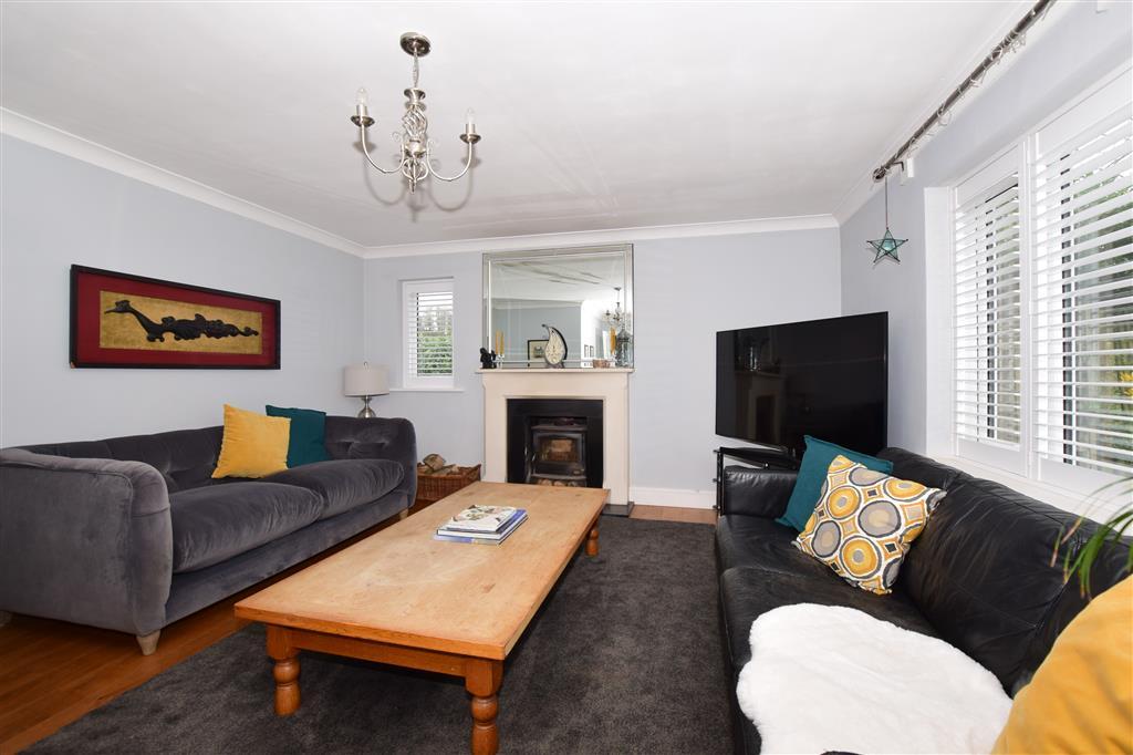 Searchwood Road, Warlingham, Surrey 4 bed detached house £850,000