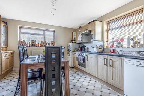 64 Alvescot Road, Carterton, OX18 3JJ
